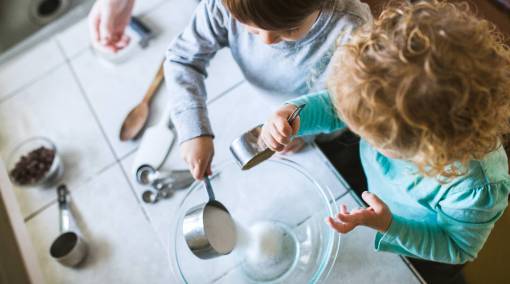 Tots-Age-appropriate-kitchen-skills-for-your-child-Infographic-MAIN