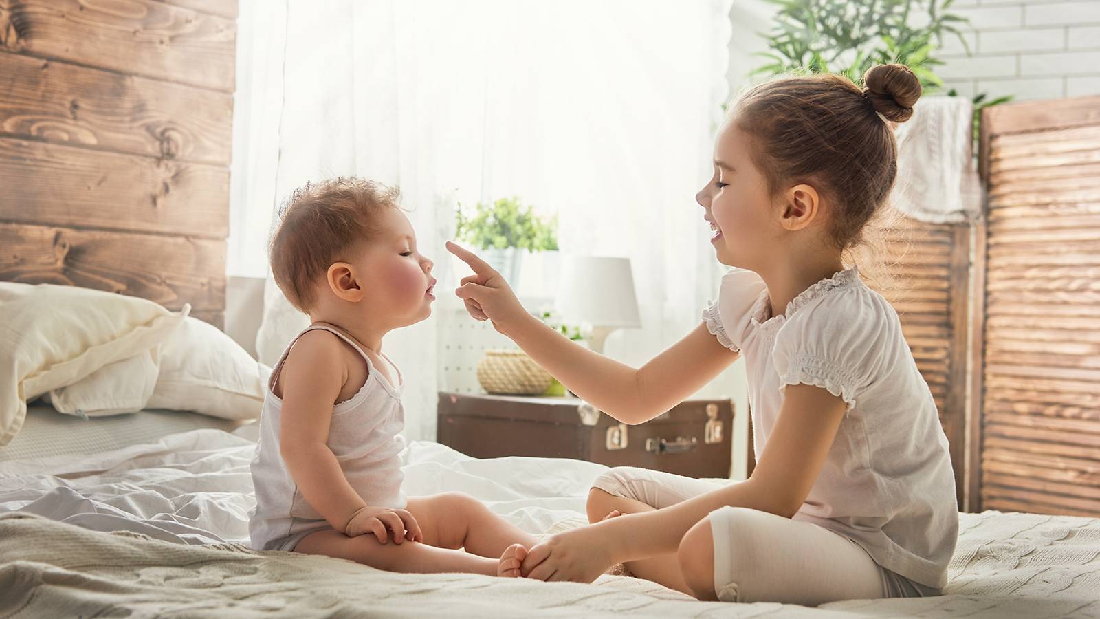 6 ways to involve older siblings in your newborn's life1